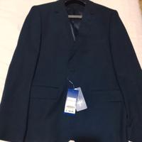 vestito completo elegante da uomo con scarpe 