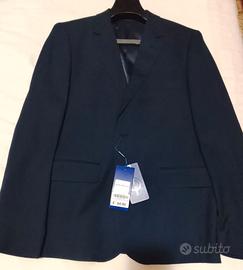 vestito completo elegante da uomo con scarpe 