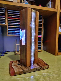 Lampada design in resina e legno