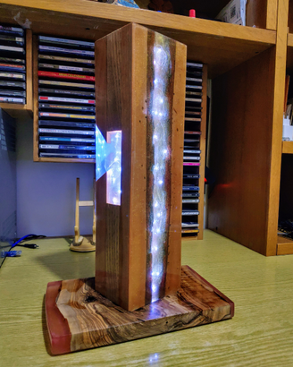 Lampada design in resina e legno
