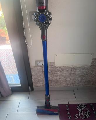 Dyson v8