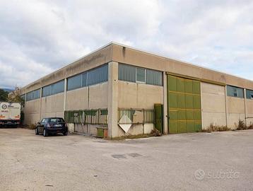 Immobile di 800 m² con 1 locale a Terni