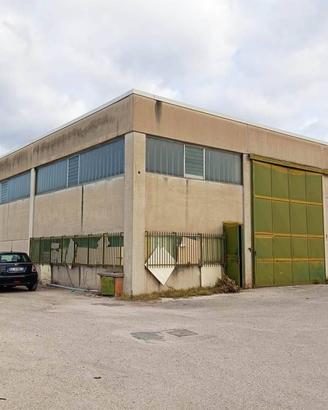 Immobile di 800 m² con 1 locale a Terni