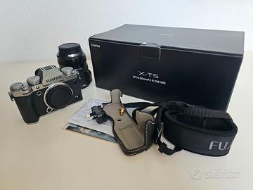 Fujifilm XT5 + 16-80 f4 (1868 scatti)