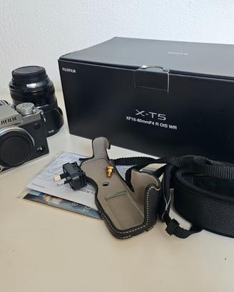 Fujifilm XT5 + 16-80 f4 (1868 scatti)