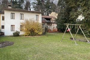 Rustico / Casale di 440 m² con più di 5 locali a M