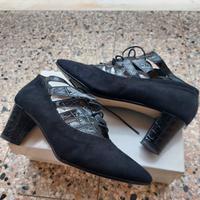 Scarpe nere di pregio