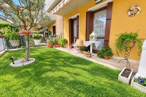 3 LOCALI A CASTELNUOVO DEL GARDA