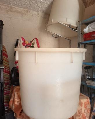 Coppia mastelli / tini in plastica per uva e vini