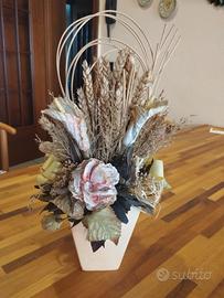 vaso con fiori artificiali 