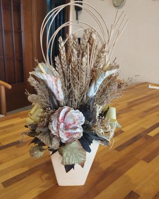 vaso con fiori artificiali 