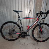 Bicicletta gravel / ciclocross semi-professionale