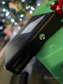 Xbox 360 con Kinect + 2 controller + 10 giochi