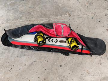 tavola snowboard con attacchi e sacca