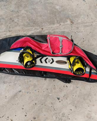 tavola snowboard con attacchi e sacca