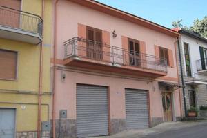 Casa indipendente di 200 m² con 4 locali e box aut
