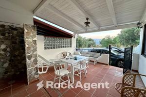 VILLETTA A SCHIERA RISTRUTTURATA A CAMINIA