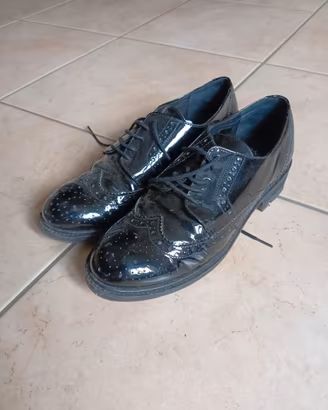 Scarpe Stringate Brogues Nere in Vernice Num37