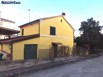 CASA SINGOLA CON GIARDINO A MONTEMARCIANO