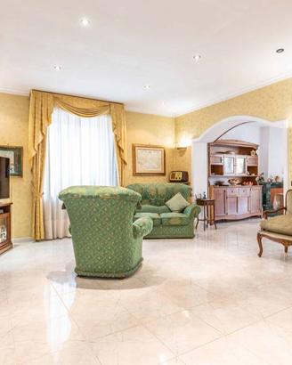 Appartamento di 152 m² con 4 locali e box auto a R