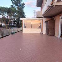 Appartamento con terrazzo e box auto