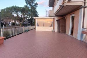 Appartamento con terrazzo e box auto