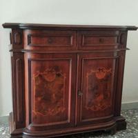 Credenza in legno scuro