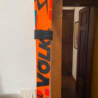 Sci Volkl usati per gare una sola stagione.