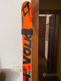 Sci Volkl usati per gare una sola stagione.