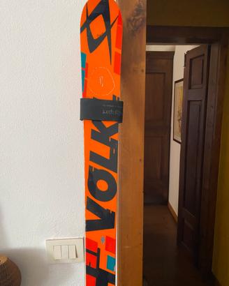 Sci Volkl usati per gare una sola stagione.