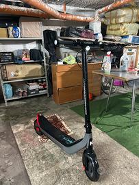 Monopattino eletrrico argento