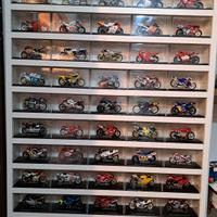 bacheca modellini auto