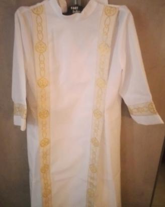 tuniche ancora nuove  messe solo una volta 