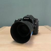 Nikon D90 + AF-S Nikkor 50mm 1.8 + Accessori vari