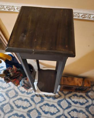 Treppiede in legno da salotto