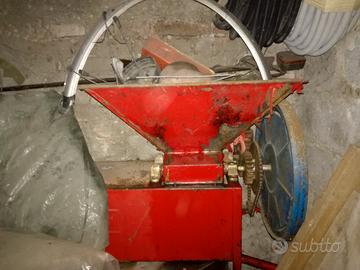 Macchina macina uva con motore elettrico 