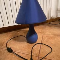 Lampada da tavolo blu