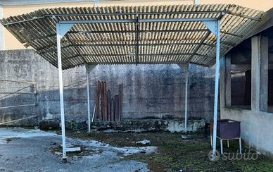 Telaio struttura in ferro per tettoia