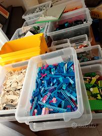 Lotto LEGO  14 kg - 71 minifigures
