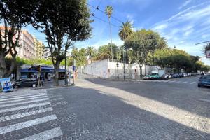 2 LOCALI A NAPOLI