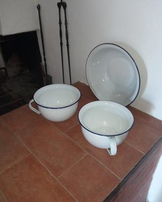 Set di vasellame da toilette in smalto. Antichi.