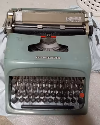 Macchina Scrivere Olivetti studio 44