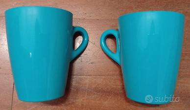 Due tazze color petrolio in plastica