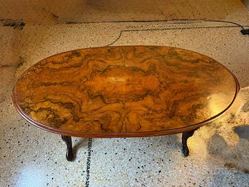 Tavolo di antiquariato