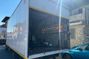 Allestimento con sponda idraulica