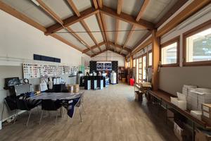 Spazio 150 m2 in corte