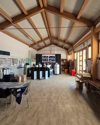 Spazio 150 m2 in corte
