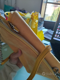 Borsa gialla pelle Marca XTI confezione negozio