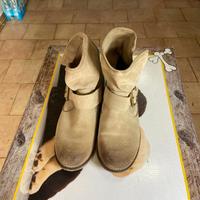 Scarpa Stivaletto polacchino scamosciata beige