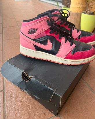 Air Jordan 1 MID rosa
